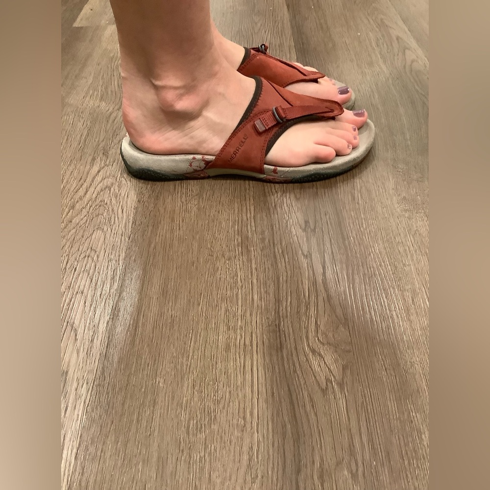 Merrell Women's Rust Orange Suede Thong Sandals - Picture 5 of 11